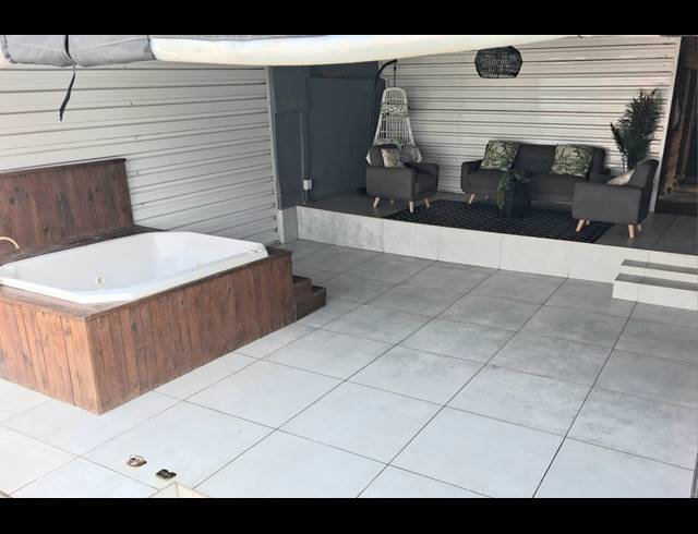 5 BEDROOM HOUSE FOR SALE IN BLUFF